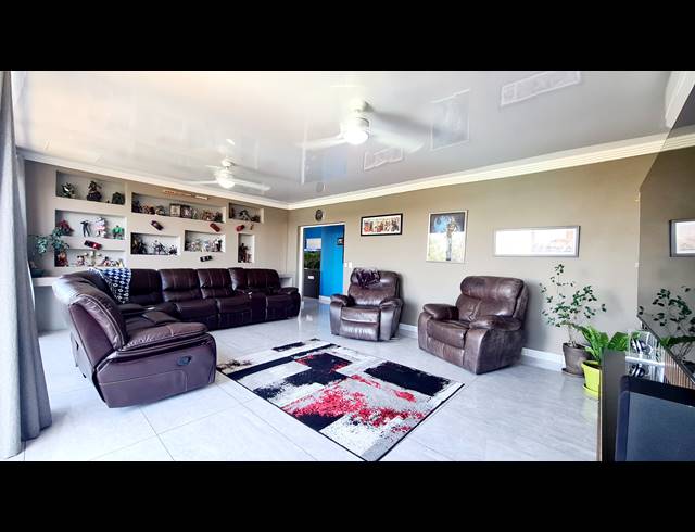 4 BEDROOM FREEHOLD FOR SALE IN SABLE HILLS